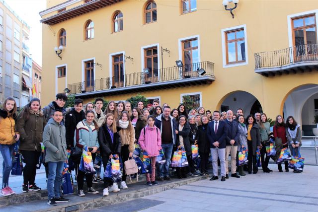 El alcalde recibe a las representaciones de ocho centros, de diferentes países, dentro de uno de los programas Erasmus - 5, Foto 5