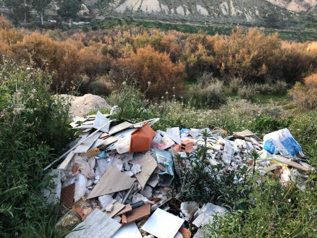 El PP denuncia que la pasividad del actual alcalde y de la CHS está convirtiendo el lecho del Guadalentín en el Río Basura - 3, Foto 3
