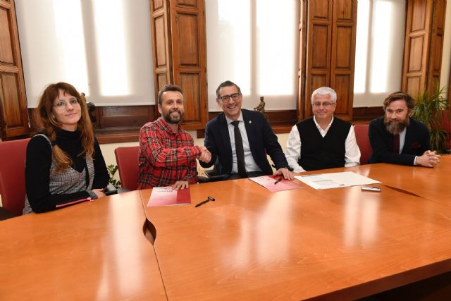 La UMU y La Cámara Roja firman un convenio de colaboración para promocionar y enseñar el arte de la fotografía - 1, Foto 1