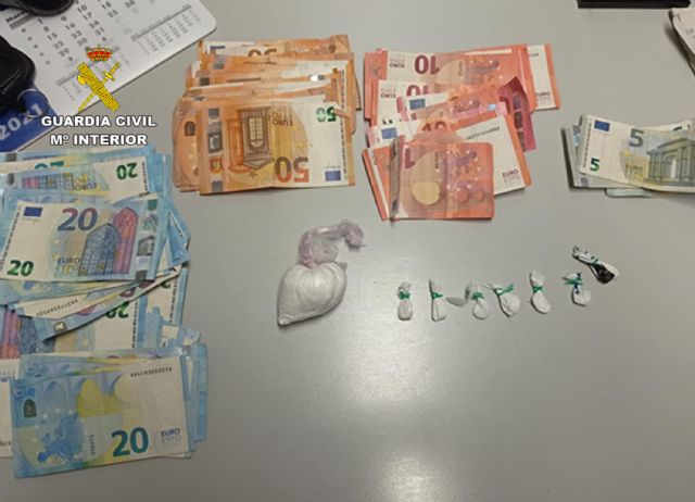 La Guardia Civil detiene in fraganti a dos individuos con más de 200 dosis de cocaína - 1, Foto 1