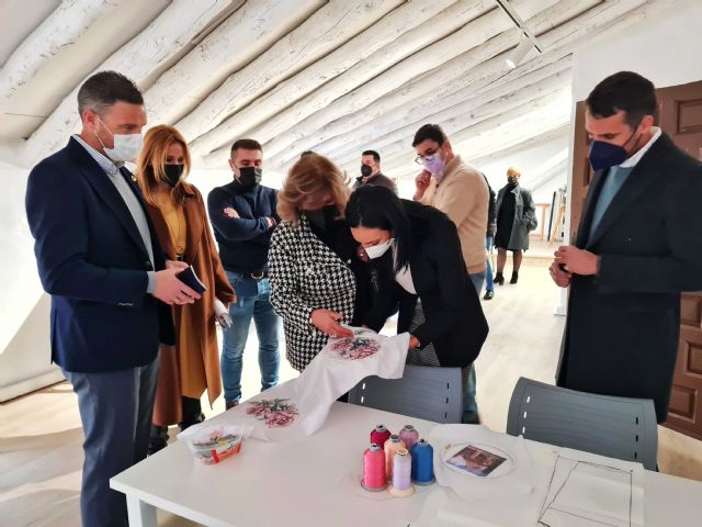 Caravaca impartirá por primera vez la especialidad formativa ´Bordados en seda y oro´ para la conservación y profesionalización de esta actividad artesana - 4, Foto 4