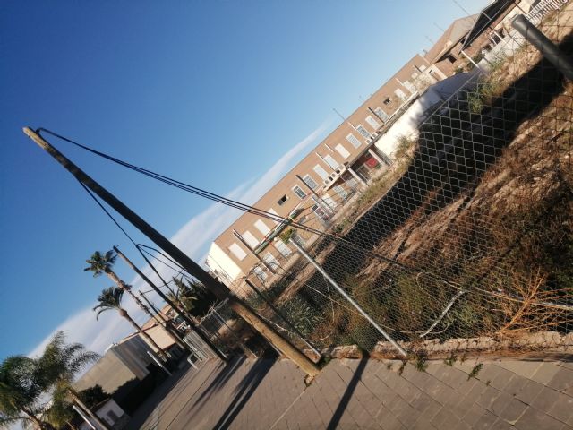 El solar del antiguo Hogar de las Personas Mayores, un peligro público y una mala imagen en el centro del pueblo  - 2, Foto 2