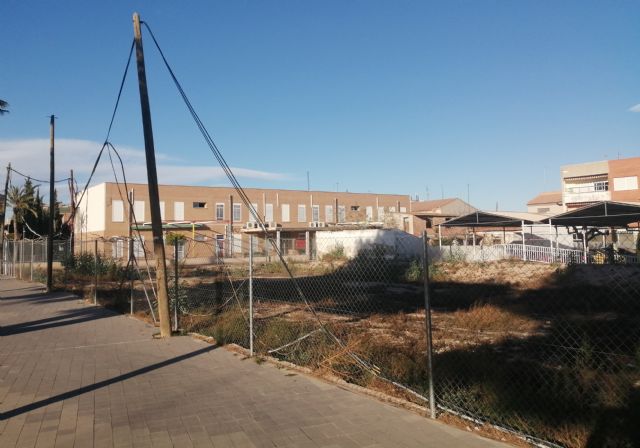 El solar del antiguo Hogar de las Personas Mayores, un peligro público y una mala imagen en el centro del pueblo  - 4, Foto 4