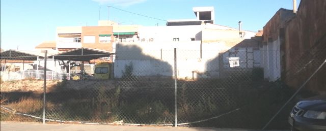 El solar del antiguo Hogar de las Personas Mayores, un peligro público y una mala imagen en el centro del pueblo  - 5, Foto 5