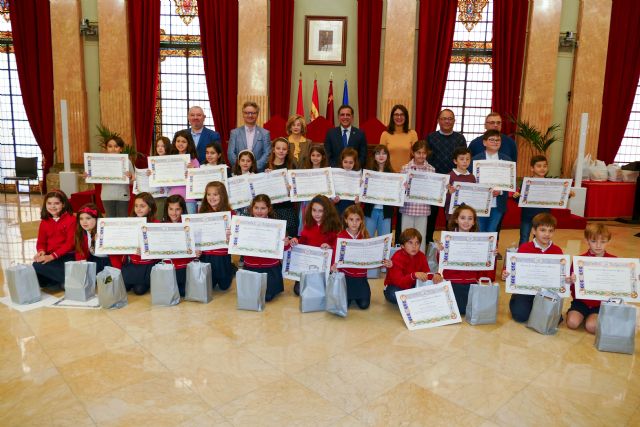 El alcalde Serrano entrega los premios del Concurso de Belenes 'Dibuja tu Belén' - 1, Foto 1