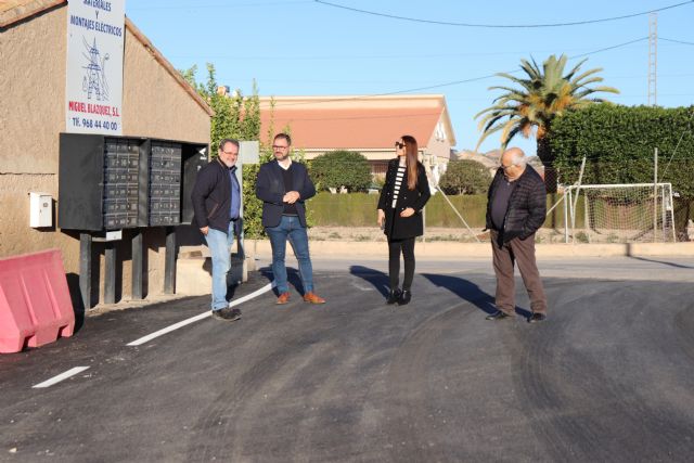 El alcalde de Lorca visita el Camino de Los Canarios, en  Marchena, tras los trabajos de arreglo del firme y el reasfaltado de la vía - 1, Foto 1