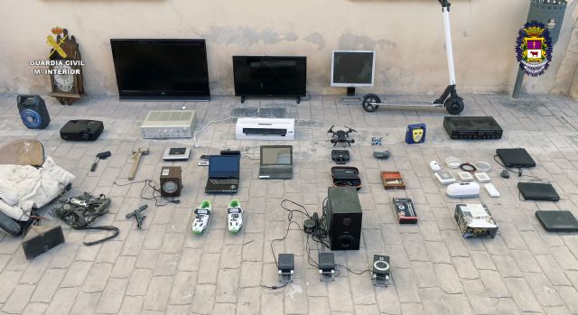 Desmantelan un punto de venta de cocaína y de receptación de objetos robados en una vivienda de Caravaca de la Cruz - 2, Foto 2