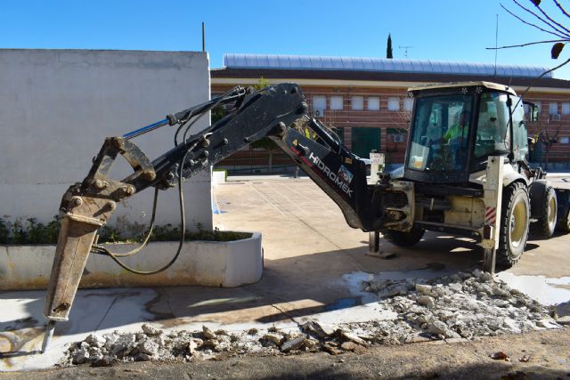 Comienzan las obras de construcción de las cubiertas para dotar de sombra a las pistas deportivas de los colegios torreños - 2, Foto 2