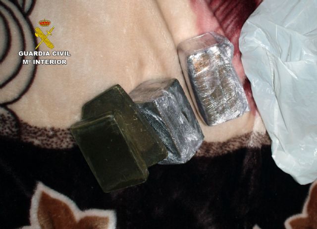 La Guardia Civil desmantela una vivienda dedicada al tráfico de droga y detiene a su propietaria por delito de robo con violencia e intimidación - 2, Foto 2