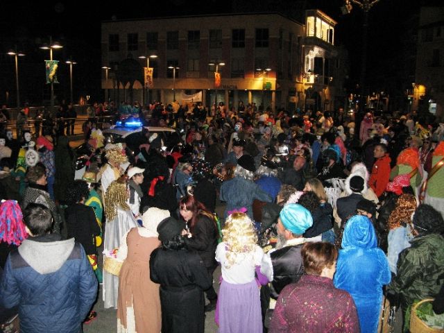 Decenas de máscaras participan en la concentración de la plaza de la Constitución y posterior pasacalles a la calle San Cristóbal - 4, Foto 4