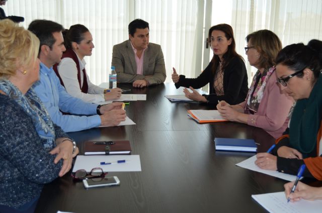 La directora general de Vivienda se reúne en San Javier con los ediles de Servicios Sociales del Mar Menor - 2, Foto 2