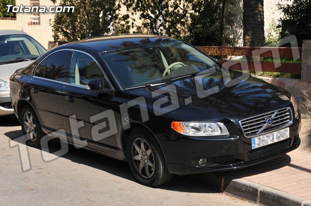 Is tender by open auction the previous Mayor vehicle for a starting price of 12,288 euros, Foto 1
