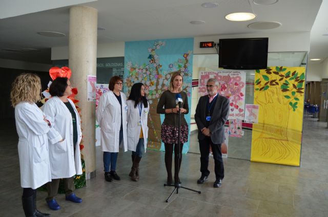 La exposición infantil El árbol de la vida llena el hospital Los Arcos de mensajes alentadores frente a la enfermedad - 1, Foto 1