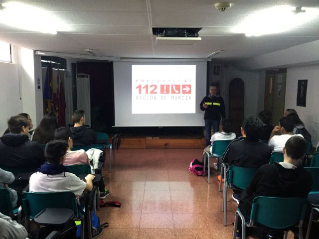 Charla a los alumnos del IES Ramón y Cajal con motivo del Día Europeo del 1-1-2 - 2, Foto 2
