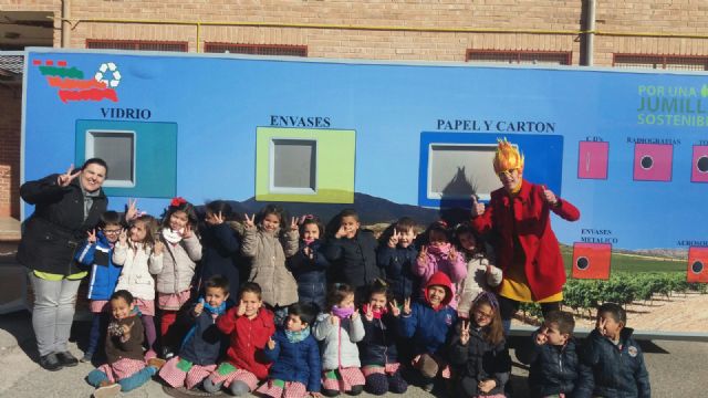 Medio Ambiente fomenta el reciclaje con varias actividades en los colegios - 1, Foto 1