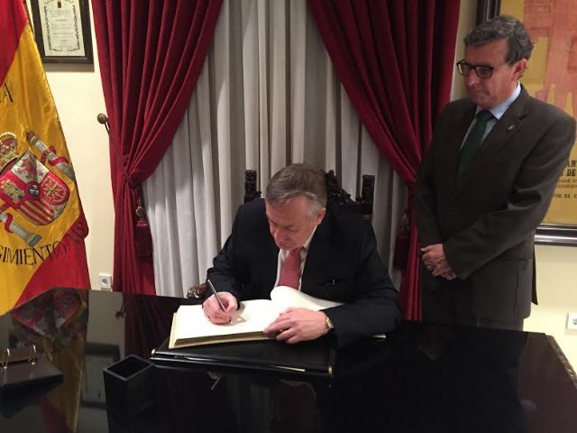 El Embajador de Irlanda en España visita Lorca para conocer de primera mano los trabajos de restauración de la Colegiata de San Patricio - 1, Foto 1