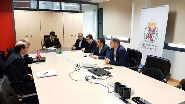 El alcalde y los responsables de la UTE del Palacio de Deportes se reunen para buscar soluciones y acelerar su apertura - 1, Foto 1