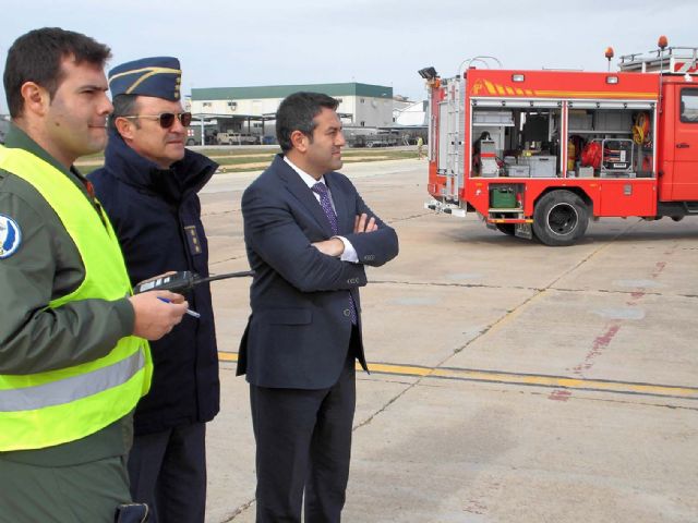 Policía Local y voluntarios de Protección Civil y Cruz Roja de Alcantarilla, han participado en el simulacro de accidente que se ha celebrado en la Base Aérea - 4, Foto 4