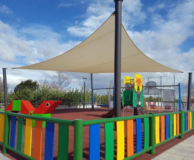Parques y Jardines trabaja para que las áreas de juegos infantiles de barrios y pedanías tengan sombra - 2, Foto 2