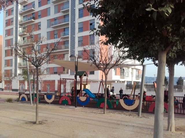 Parques y Jardines trabaja para que las áreas de juegos infantiles de barrios y pedanías tengan sombra - 3, Foto 3