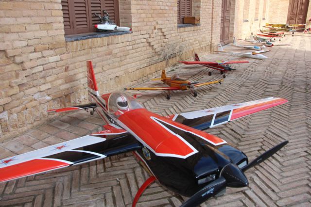 Decenas de personas disfrutan de la exposición estática del Club de Aeromodelismo Mar menor - 1, Foto 1