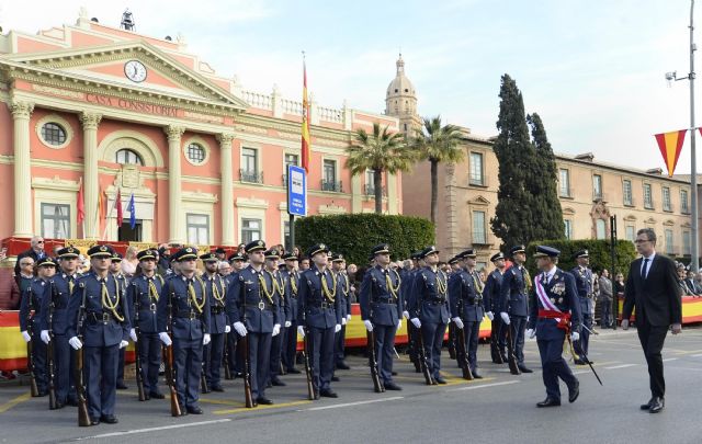 350 vecinos de Murcia demuestran su fidelidad a España en la Jura de Bandera - 1, Foto 1