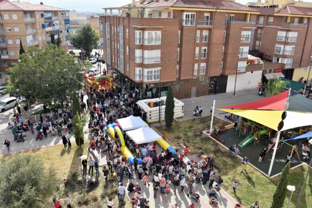 Alcantarilla cuenta desde hoy con su Árbol de los Chupetes - 2, Foto 2