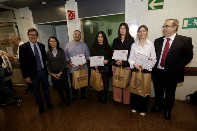 La UMU entrega los premios del concurso ´Pinta Esperanza´ a estudiantes de Bellas Artes - 1, Foto 1