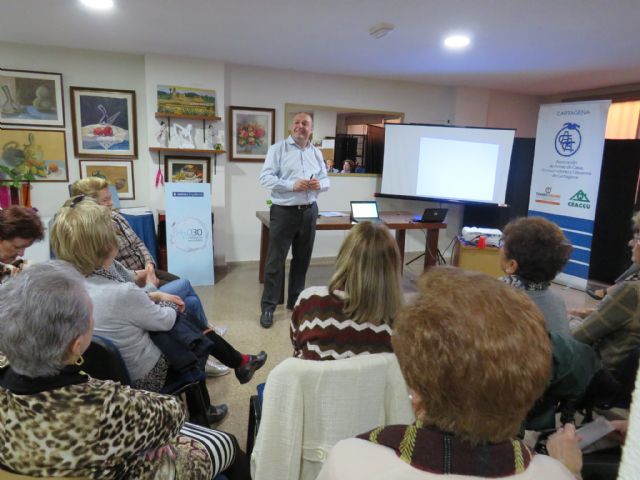 Andrés Martínez, gerente de Hidrogea, se reúne con las Amas de Casa de Cartagena - 2, Foto 2