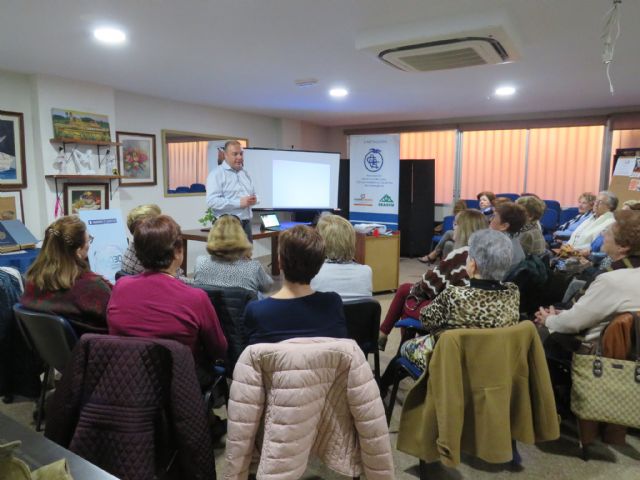 Andrés Martínez, gerente de Hidrogea, se reúne con las Amas de Casa de Cartagena - 3, Foto 3