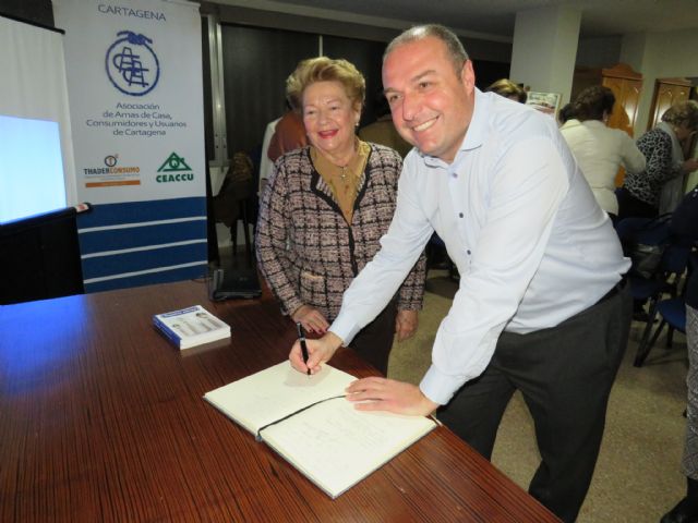 Andrés Martínez, gerente de Hidrogea, se reúne con las Amas de Casa de Cartagena - 4, Foto 4