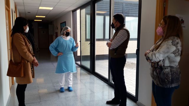 Fulgencio Gil felicita a los trabajadores de Apandis por la extraordinaria labor desarrollada con los usuarios de su residencia para combatir el Covid-19 - 2, Foto 2