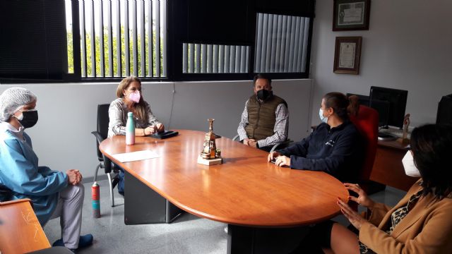 Fulgencio Gil felicita a los trabajadores de Apandis por la extraordinaria labor desarrollada con los usuarios de su residencia para combatir el Covid-19 - 3, Foto 3