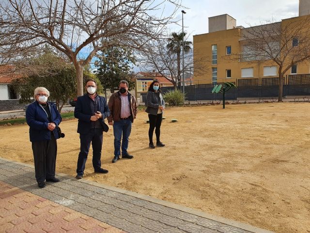 El alcalde de Lorca visita los trabajos de renovación de los parques de Los Jopos y la Plaza Antonio Pérez Valverde en la pedanía de La Escucha - 2, Foto 2