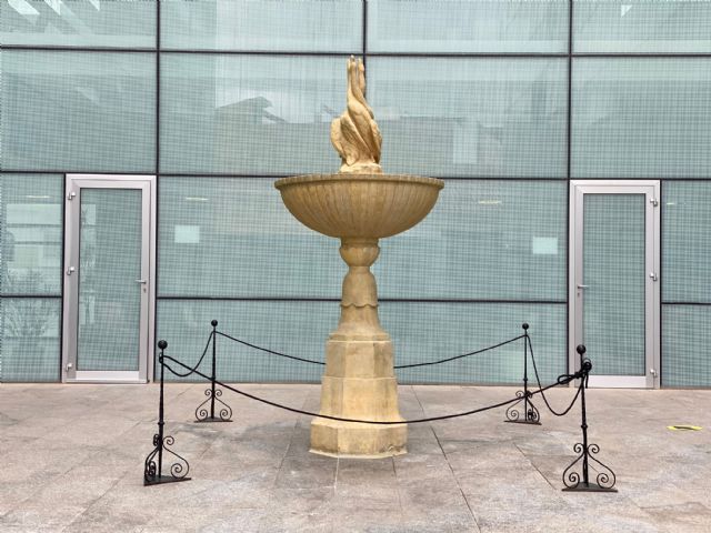 La Fuente restaurada y los Bancos de la Plaza del Ayuntamiento se ubican en el patio del Ayuntamiento - 4, Foto 4