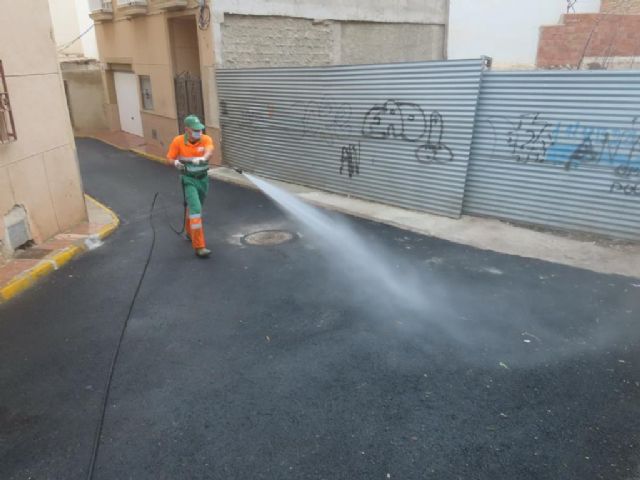 El Ayuntamiento lleva a cabo una actuación de limpieza en profundidad en la zona del Monte Calvario - 2, Foto 2