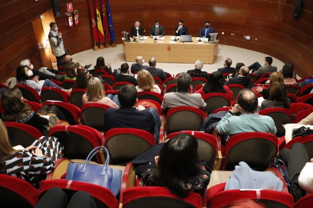 El fiscal superior celebra un encuentro con los empleados públicos municipales para prestar un mejor servicio a la ciudadanía - 2, Foto 2