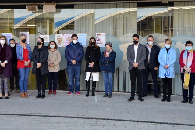 Las Torres de Cotillas recuerda con un minuto de silencio a la joven asesinada en Totana en un nuevo caso de violencia de género - 1, Foto 1