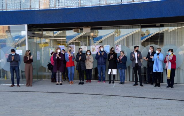 Las Torres de Cotillas recuerda con un minuto de silencio a la joven asesinada en Totana en un nuevo caso de violencia de género - 2, Foto 2