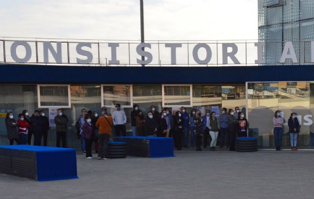 Las Torres de Cotillas recuerda con un minuto de silencio a la joven asesinada en Totana en un nuevo caso de violencia de género - 4, Foto 4