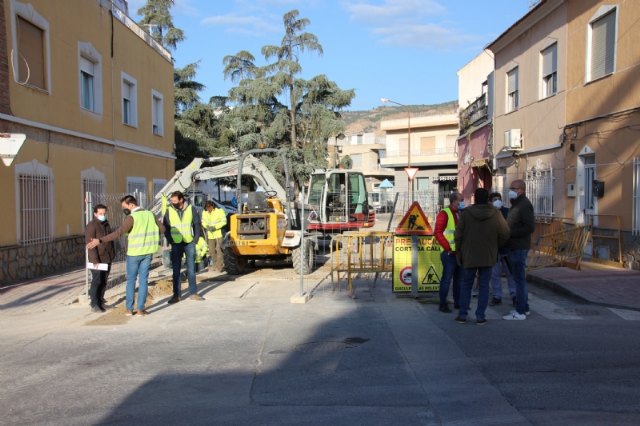 El Ayuntamiento renueva las redes de agua potable y saneamiento en la plaza Ortega y Gasset, Foto 1