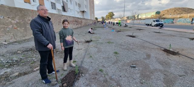 El alumnado de Ecoescuelas Litorales participa en una actividad de reforestación - 1, Foto 1