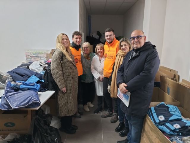 Entrega ropa campaña eres una prenda - 1, Foto 1