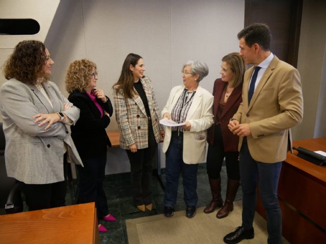 El PP destaca el compromiso del Gobierno regional por apoyar el comercio de proximidad con actividades y campañas de concienciación dirigidas al consumidor - 1, Foto 1