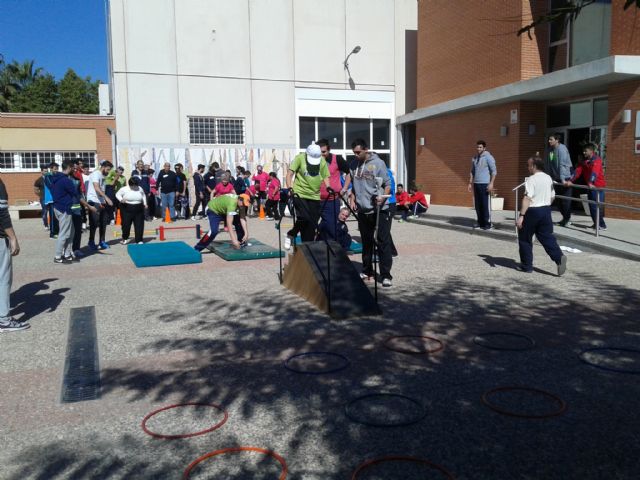 El Centro de Día para la Discapacidad Psíquica José Moyá Trilla, organiza una jornada especial dedicada al deporte y juegos diversos, Foto 6