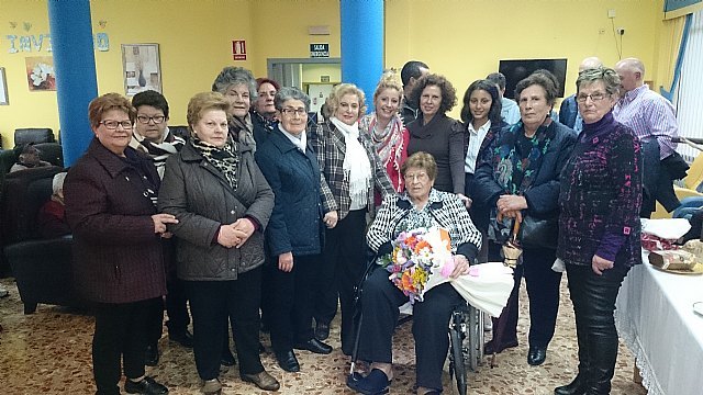 Homenaje a la mujer más longeva en la residencia La Purísima, Foto 1