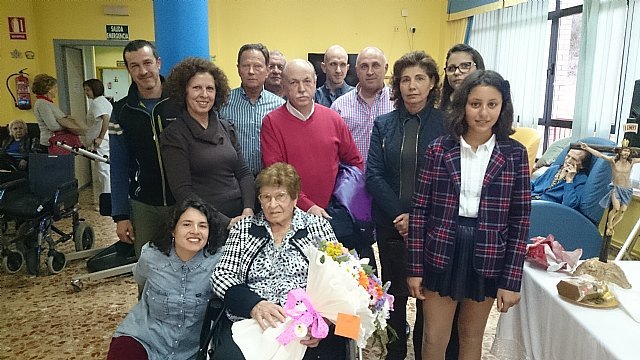 Homenaje a la mujer más longeva en la residencia La Purísima, Foto 2