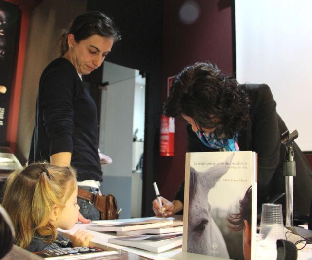 María López Mayol presenta en San Pedro, La mujer que aprende de los caballos - 2, Foto 2