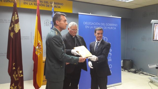 La Guardia Civil recupera un libro bautismal del siglo XVII que pertenecía a la parroquia de San Andrés de Murcia - 1, Foto 1