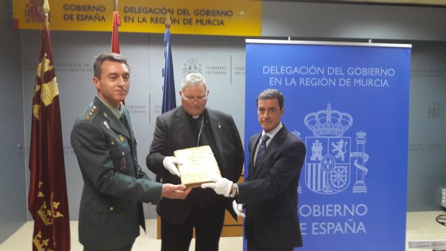 La Guardia Civil recupera un libro bautismal del siglo XVII que pertenecía a la parroquia de San Andrés de Murcia - 2, Foto 2